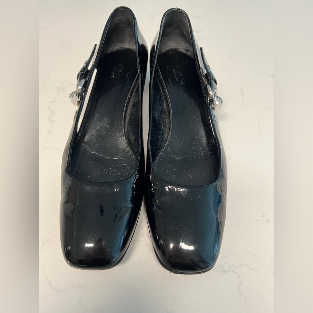 Gucci side buckle patent leather small stacked heel
